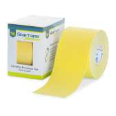 einzelne Rolle Tape in gelb neben der Verpackung