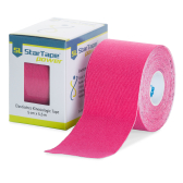Eine Rolle blaues Tape neben der Verpackung